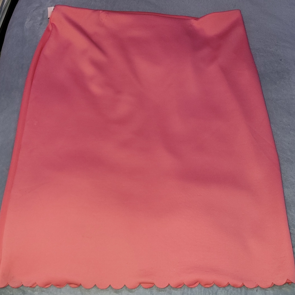 Worthington 22W Scalloped-bottom peach- colored skirt. NWT